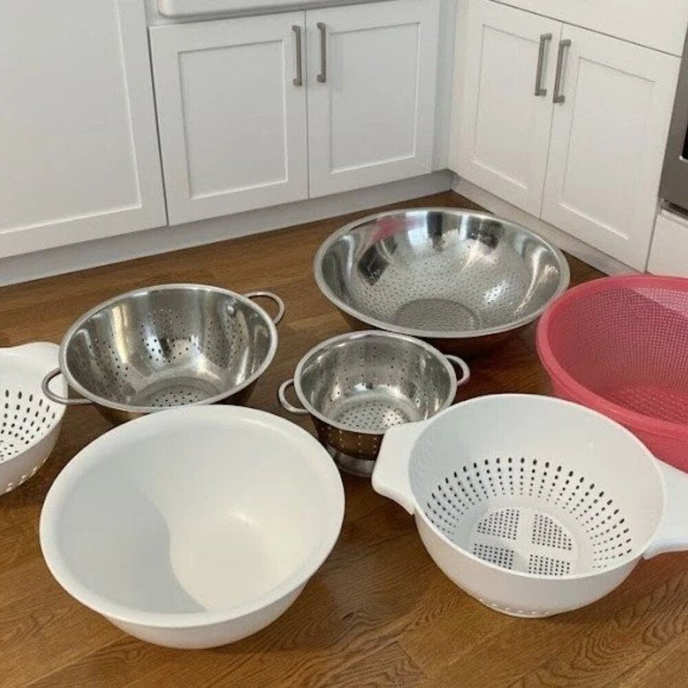Colanders and Large Mixing Bowls - 7 piece Assorted